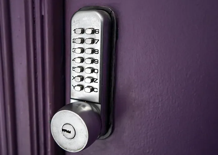 ホステル Alpazur